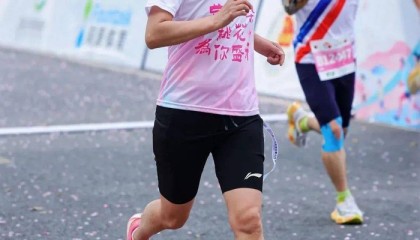 三个孩子三个爹，退役后移居美国，52岁东方神鹿王军霞现在活成了这样|婚姻|冠军|赛道|马拉松|世锦赛_新浪新闻