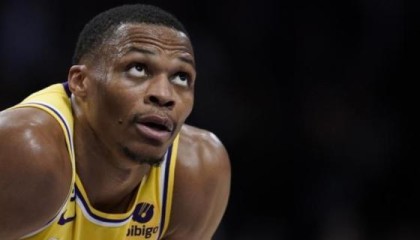 玩法-从被球迷嫌弃到高呼MVP 韦少持续高光成湖人救星